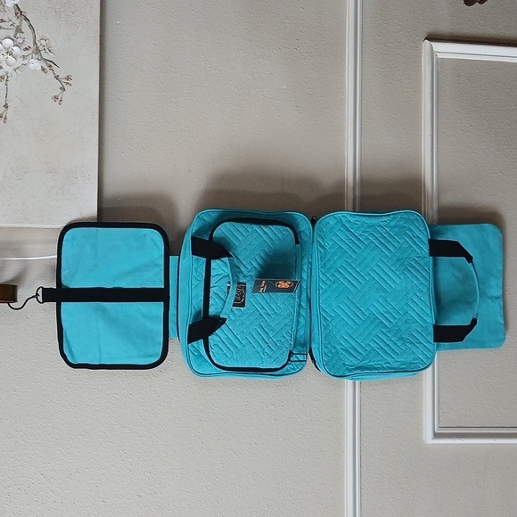 New Turquoise Quilted Large Cosmetics Hanging Travel Bag By Bang And Carsen - Picture 4 of 17
